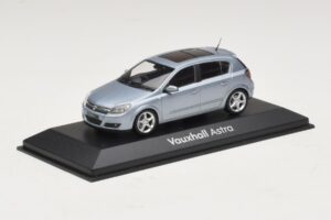 Vauxhall Astra H Sedan Hellblau Metallic Minichamps 1:43 ASTRA007 Metall — Bild 2 von 4