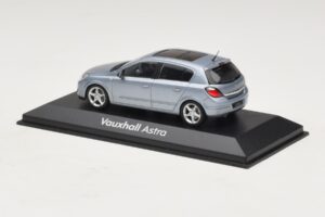 Vauxhall Astra H Sedan Hellblau Metallic Minichamps 1:43 ASTRA007 Metall — Bild 3 von 4