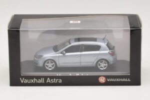Vauxhall Astra H Sedan Hellblau Metallic Minichamps 1:43 ASTRA007 Metall — Bild 4 von 4
