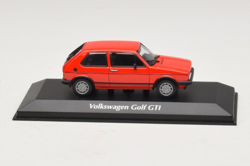 Volkswagen Golf GTI Mk1 Rot Maxichamps 1:43 940055170 Metall