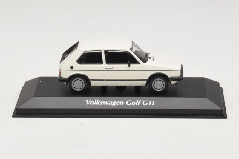 Volkswagen Golf GTI Mk1 Weiß Maxichamps 1:43 Volkswagen Golf GTI Mk1 Weiß Maxichamps 1:43 940055171 Metall