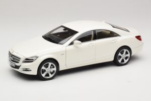 Mercedes CLS C218 Coupé Brillantweiß Metallic Norev 1:18 183943 Metall
