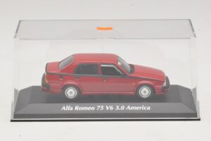 Alfa Romeo 75 V6 3.0 America Rot Maxichamps 1:43 940120461 Metall — Bild 4 von 5