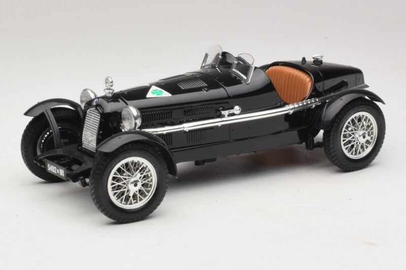 Alfa Romeo 8C Monza Schwarz Bburago 1:18 Alfa Romeo 8C Monza Schwarz Bburago 1:18 3014-P1 Metall