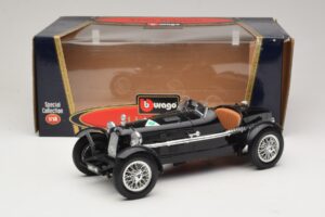Alfa Romeo 8C Monza Schwarz Bburago 1:18 3014-P1 Metall — Bild 6 von 6