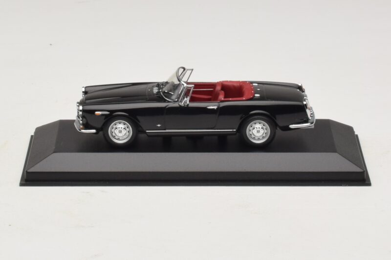 Alfa Romeo Giulia Spider Schwarz Minichamps 1:43 Alfa Romeo Giulia Spider Schwarz Minichamps 1:43 400120730 Metall
