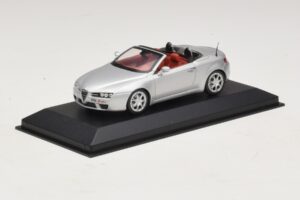 Alfa Romeo Giulia Spider Silber Minichamps 1:43 400120731 Metall — Bild 2 von 5