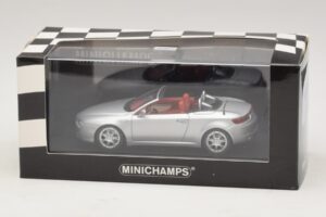 Alfa Romeo Giulia Spider Silber Minichamps 1:43 400120731 Metall — Bild 5 von 5