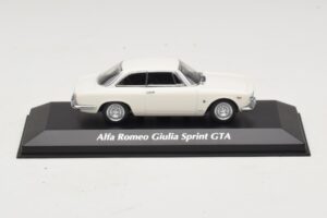 Alfa Romeo Giulia Sprint GTA Weiß Maxichamps 1:43 940120441 Metall