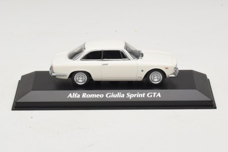 Alfa Romeo Giulia Sprint GTA Weiß Maxichamps 1:43 940120441 Metall