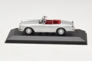 Alfa Romeo Spider 916 3.2 V6 24V Silber Minichamps 1:43 Alfa Romeo Spider 916 3.2 V6 24V Silber Minichamps 1:43 400120330 Metall