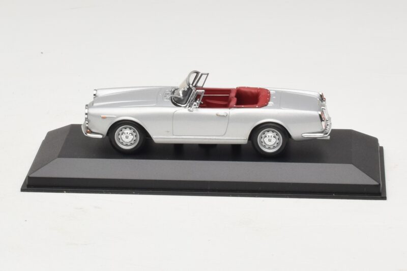 Alfa Romeo Spider 916 3.2 V6 24V Silber Minichamps 1:43 Alfa Romeo Spider 916 3.2 V6 24V Silber Minichamps 1:43 400120330 Metall
