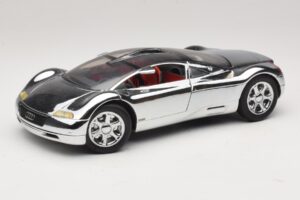 Audi Avus Quattro Chrome Silver Revell 1:18 08830 Metall