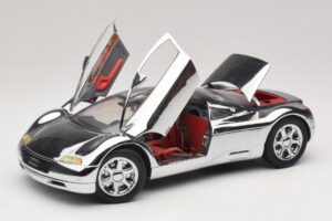 Audi Avus Quattro Chrome Silver Revell 1:18 08830 Metall — Bild 2 von 8