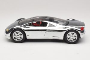 Audi Avus Quattro Chrome Silver Revell 1:18 08830 Metall — Bild 4 von 8