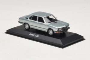 BMW 520 E12 Hellblau Metallic Maxichamps 1:43 940023002 Metall — Bild 3 von 5