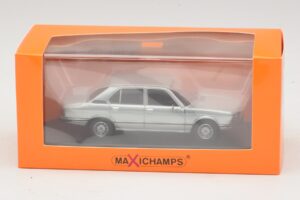 BMW 520 E12 Hellblau Metallic Maxichamps 1:43 940023002 Metall — Bild 5 von 5