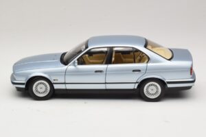 BMW 535i E34 Hellblau Metallic Minichamps 1:18 100024007 Metall — Bild 4 von 8