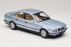 BMW 535i E34 Hellblau Metallic Minichamps 1:18 100024007 Metall — Bild 6 von 8