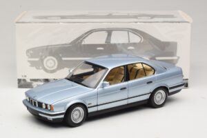 BMW 535i E34 Hellblau Metallic Minichamps 1:18 100024007 Metall — Bild 8 von 8
