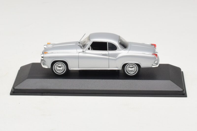 Borgward Isabella Coupé Silber Minichamps 1:43 Borgward Isabella Coupé Silber Minichamps 1:43 400096031 Metall