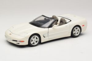 Chevrolet Corvette C5 Cabrio Weiß Bburago 1:18 3076-P1 Metall