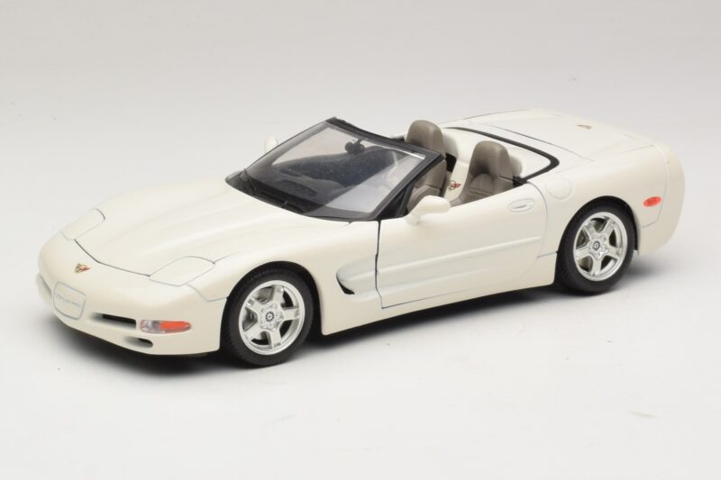 Chevrolet Corvette C5 Cabrio Weiß Bburago 1:18 3076-P1 Metall