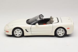 Chevrolet Corvette C5 Cabrio Weiß Bburago 1:18 3076-P1 Metall — Bild 4 von 8