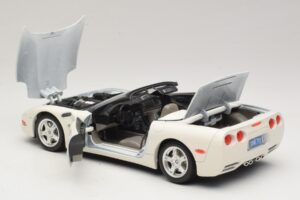 Chevrolet Corvette C5 Cabrio Weiß Bburago 1:18 3076-P1 Metall — Bild 5 von 8