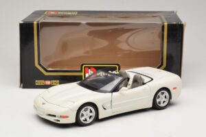 Chevrolet Corvette C5 Cabrio Weiß Bburago 1:18 3076-P1 Metall — Bild 8 von 8