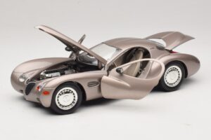 Chrysler Atlantic Beige Guiloy 1:18 68570 Metall — Bild 2 von 8