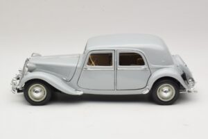 Citroen 15CV Six Grau Maisto 1:18 31837 Metall — Bild 4 von 8