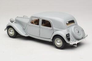 Citroen 15CV Six Grau Maisto 1:18 31837 Metall — Bild 7 von 8
