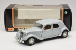 Citroen 15CV Six Grau Maisto 1:18 31837 Metall — Bild 8 von 8