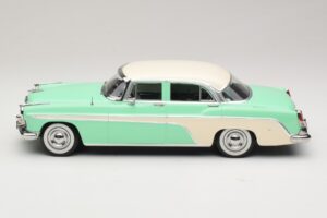 DeSoto Fireflite Sedan Hellgrün & Creme KK-Scale 1:18 KKDC181543 Metall — Bild 3 von 6