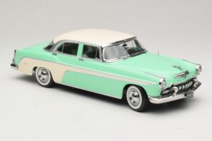 DeSoto Fireflite Sedan Hellgrün & Creme KK-Scale 1:18 KKDC181543 Metall — Bild 4 von 6