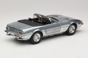 Ferrari 365 GTS Chrome Silver Hot Wheels 1:18 25738 Metall — Bild 3 von 8