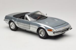 Ferrari 365 GTS Chrome Silver Hot Wheels 1:18 25738 Metall — Bild 6 von 8