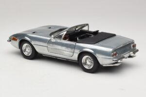 Ferrari 365 GTS Chrome Silver Hot Wheels 1:18 25738 Metall — Bild 7 von 8