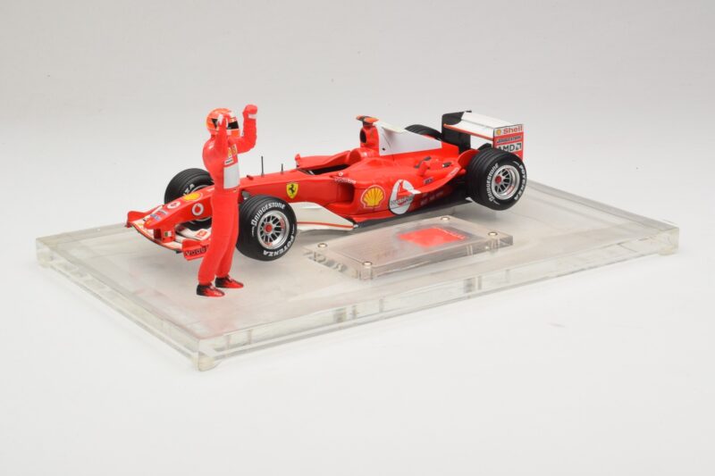 Ferrari F2004 #1 M. Schumacher F1 World Champion 2004 Mit Rennanzug Hot Wheels 1:18 B66221 Metall
