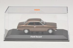 Ford Escort Mk1 Braun Metallic Maxichamps 1:43 940081000 Metall — Bild 4 von 5