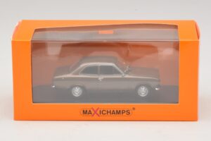 Ford Escort Mk1 Braun Metallic Maxichamps 1:43 940081000 Metall — Bild 5 von 5