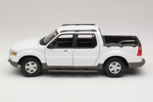 Ford Explorer Sport Trac Weiß Maisto 1:18 36891 Metall — Bild 4 von 8