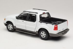 Ford Explorer Sport Trac Weiß Maisto 1:18 36891 Metall — Bild 7 von 8