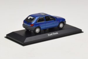 Ford Fiesta Mk4 Blau Metallic Maxichamps 1:43 940085061 Metall — Bild 2 von 5