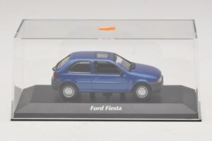 Ford Fiesta Mk4 Blau Metallic Maxichamps 1:43 940085061 Metall — Bild 4 von 5
