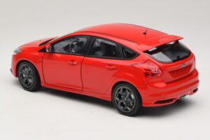 Ford Focus ST Mk2 Rot Minichamps 1:18 110082002 Metall — Bild 7 von 8