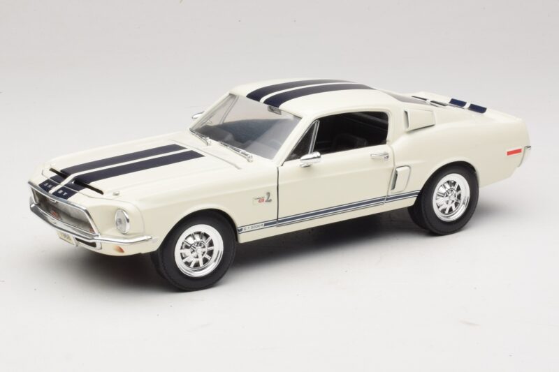 Ford Shelby GT500KR Weiß Road Legends 1:18 92168 Metall