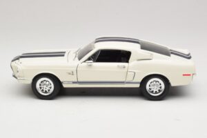 Ford Shelby GT500KR Weiß Road Legends 1:18 92168 Metall — Bild 4 von 8
