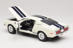Ford Shelby GT500KR Weiß Road Legends 1:18 92168 Metall — Bild 5 von 8
